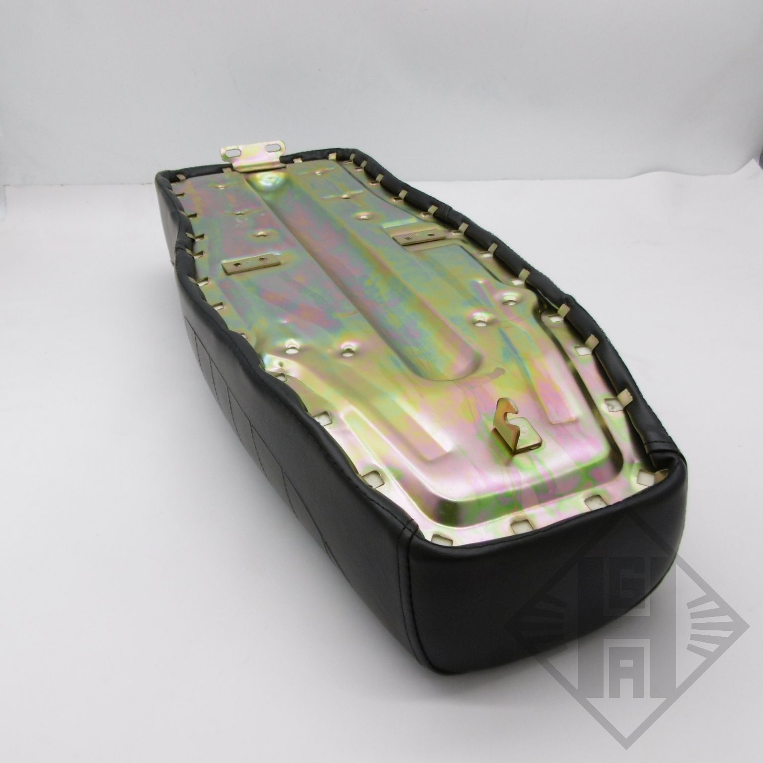 Sitzbank ohne Schriftzug S51, S70 2 Sitzbank ohne Schriftzug S51 S70 DDR Moped S51 S70 Fahrwerk Karosserie und Rahmen 1245950 1.jpeg