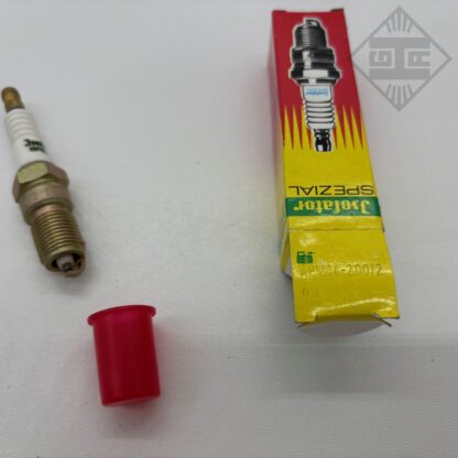 Zuendkerze Isolator FM 14 2002 Trabant 1.1 Wartburg 1.3 Robur Diverse Ersatzteile 740082 1.jpeg