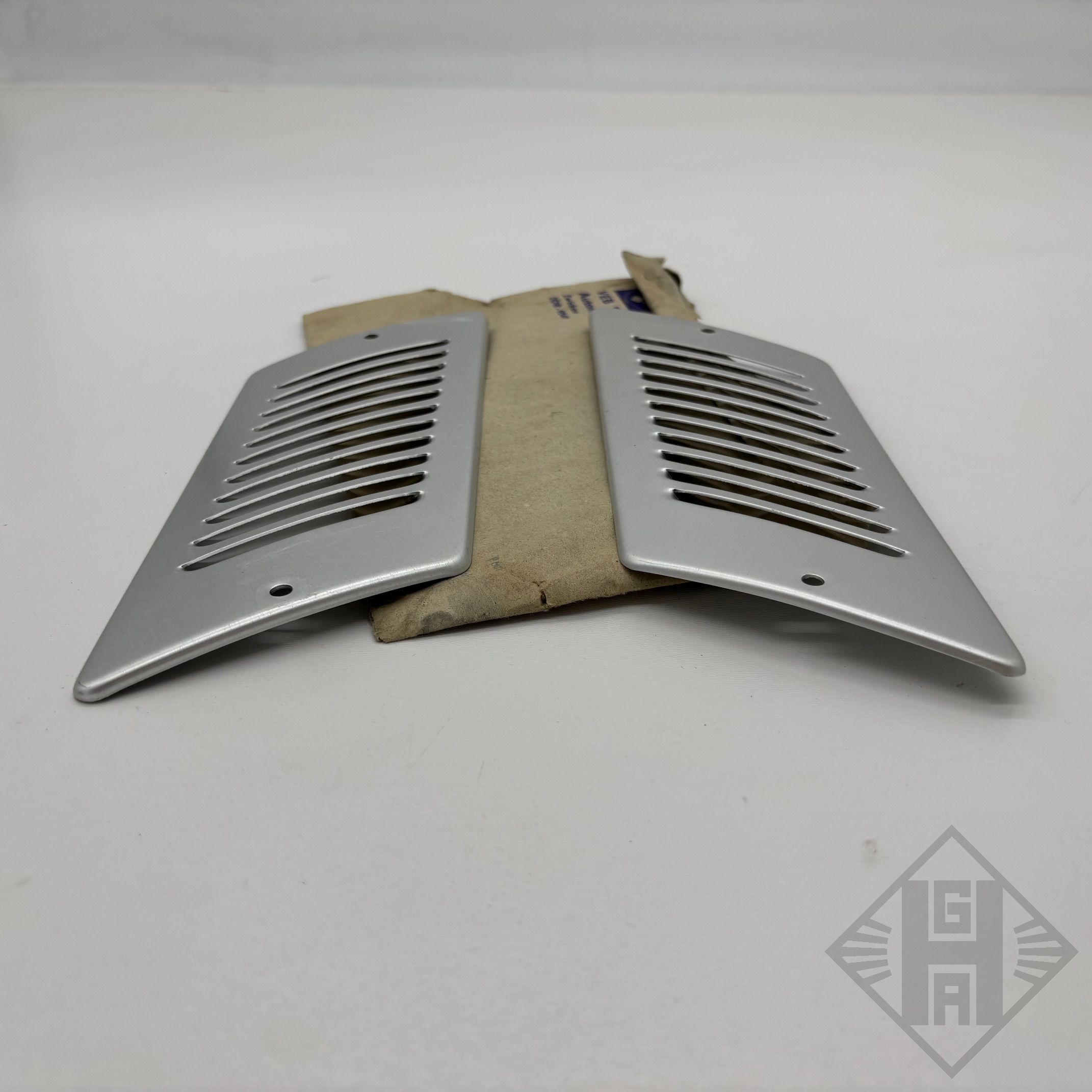 Lüftungsblende Satz ohne Zubehör Trabant 601, 1.1 2 Lueftungsblende Satz ohne Zubehoer Trabant 601 1.1 Trabant 601 Karosserie 1368529 1.jpeg