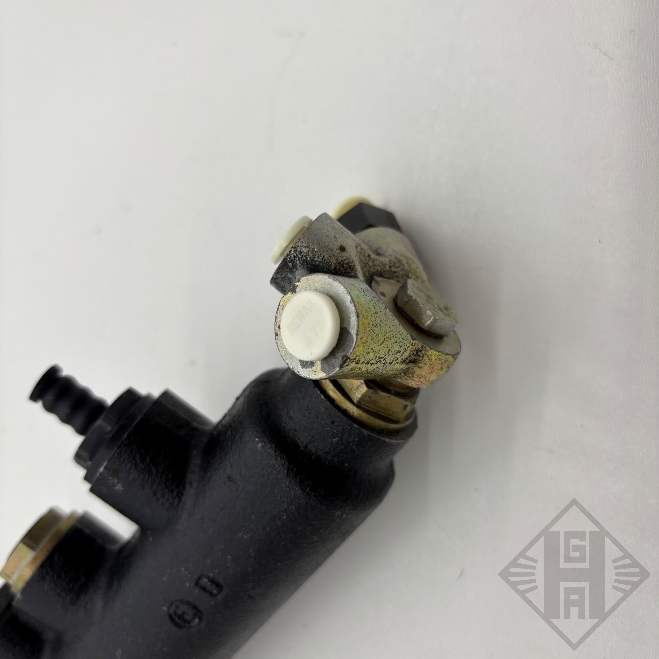 Hauptbremszylinder original Robur 3 Hauptbremszylinder original Robur IFA Robur Bremse 1368725 1.jpeg
