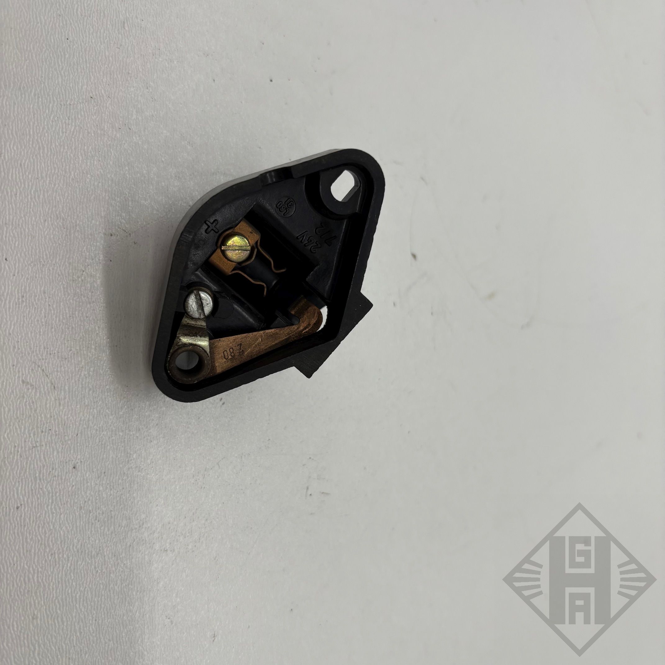 Steckdose Aufbau 1polig gewinkelt 8820.102 Trabant, Wartburg, Barkas B1000, Robur, IFA W50 3 IMG 2341